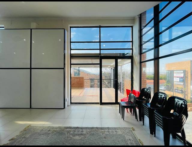 198M² RETAIL FOR SALE IN LONEHILL